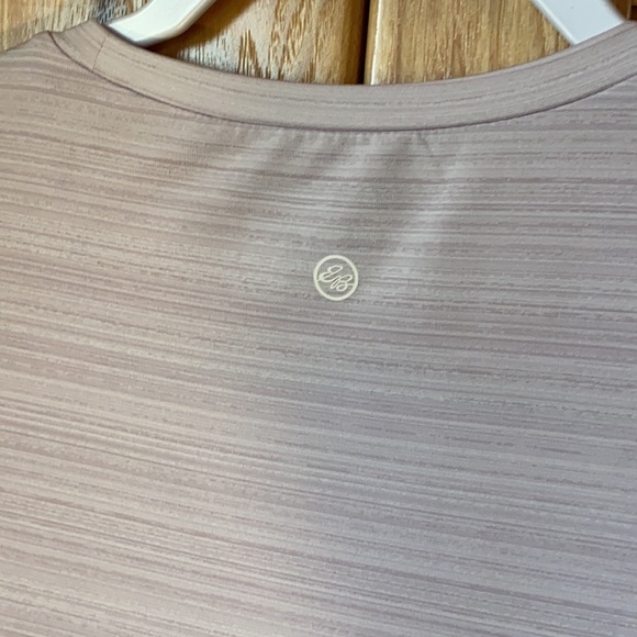 SALE🎉 Eddie Bauer T-shirt - Picture 5 of 6